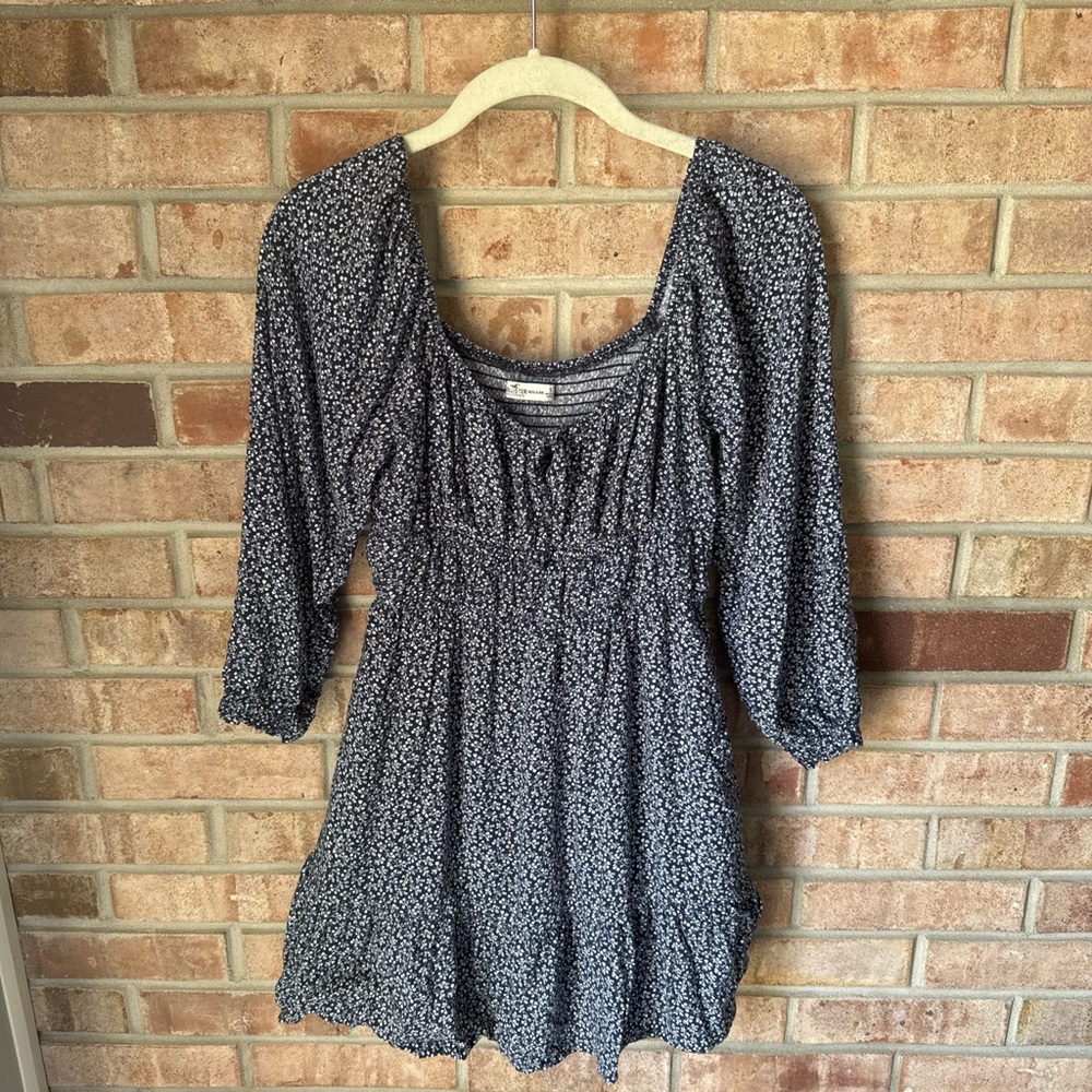 Hollister Navy and White Floral Blouse